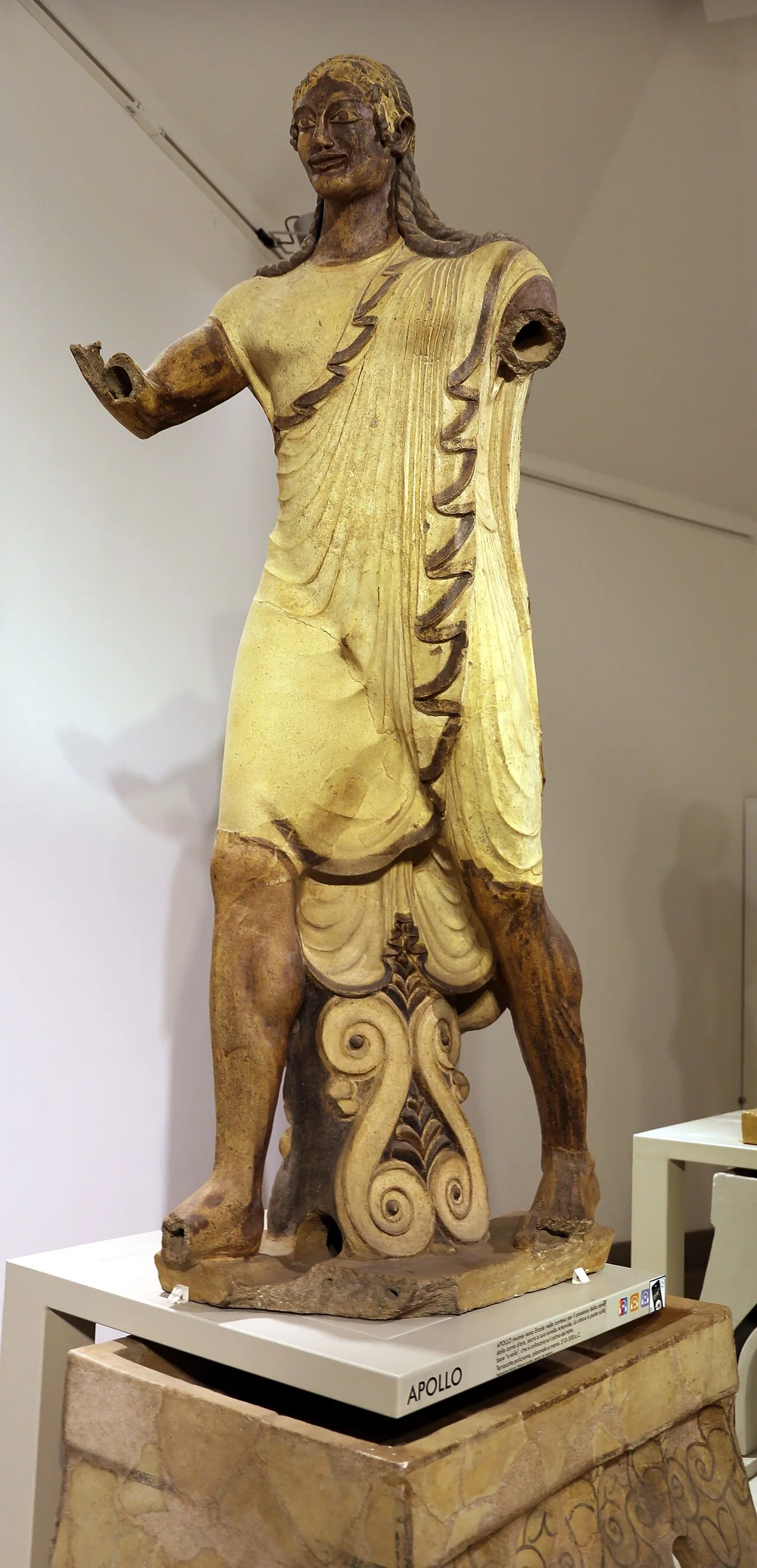 Apollo of Veii, painted terracotta, c. 510 BC — Museo Nazionale Etrusco di Villa Giulia, Rome. Wikimedia Commons CC0.